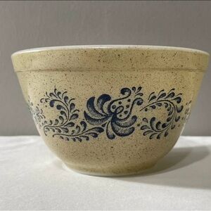 Pyrex “Homestead” 401 Bowl 1 1/2 pint/ 750 ml